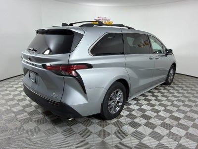 2021 Toyota Sienna LE