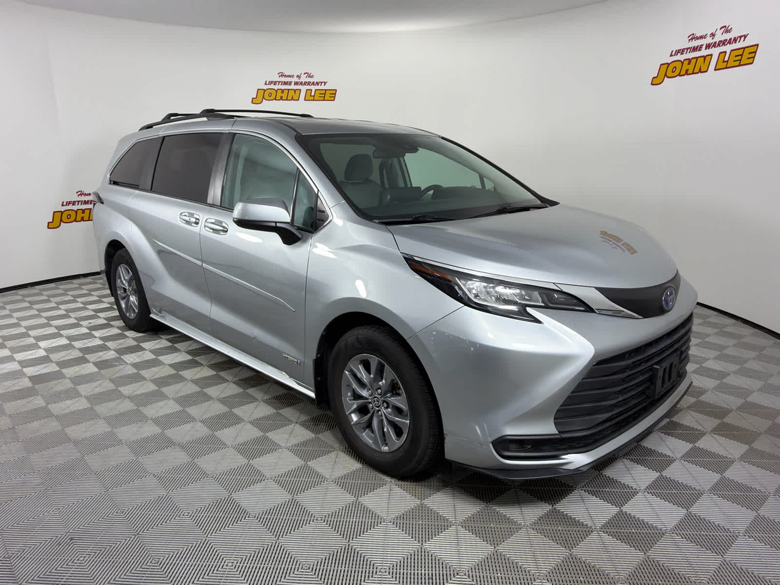 2021 Toyota Sienna LE