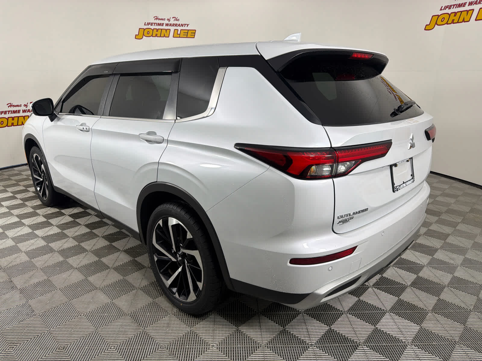 2022 Mitsubishi Outlander SE