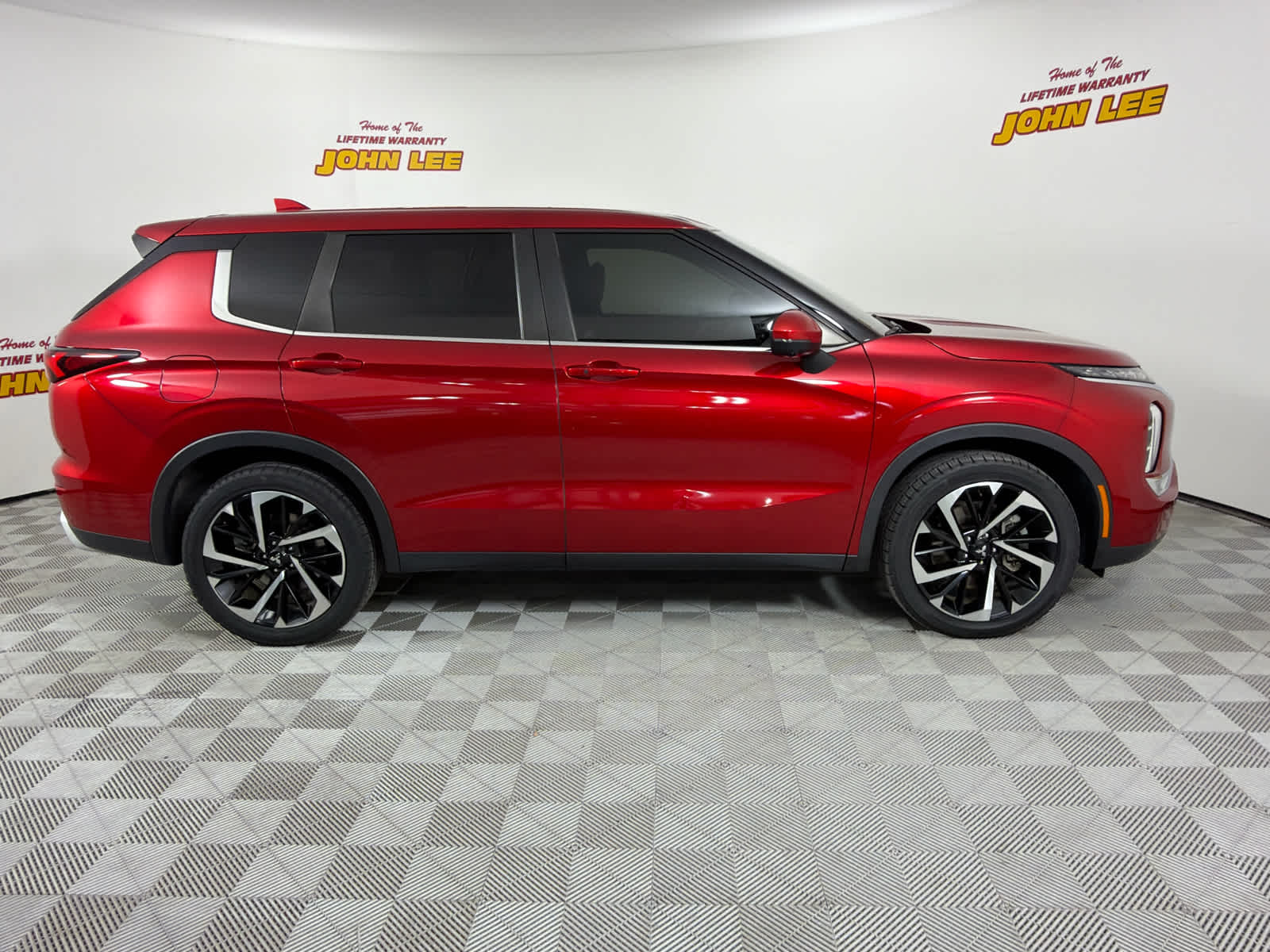 2023 Mitsubishi Outlander SE