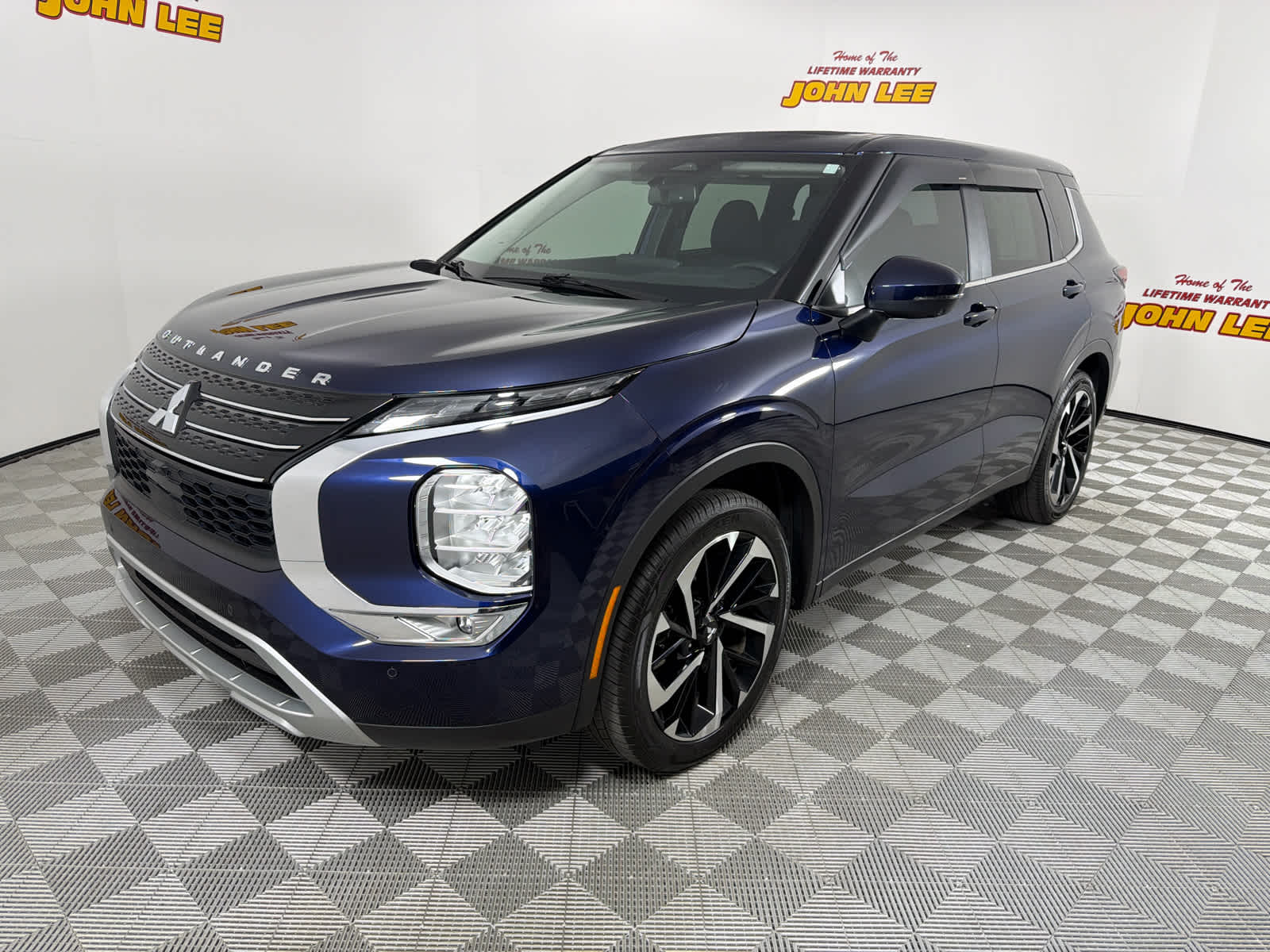 2024 Mitsubishi Outlander SE 2WD's photo
