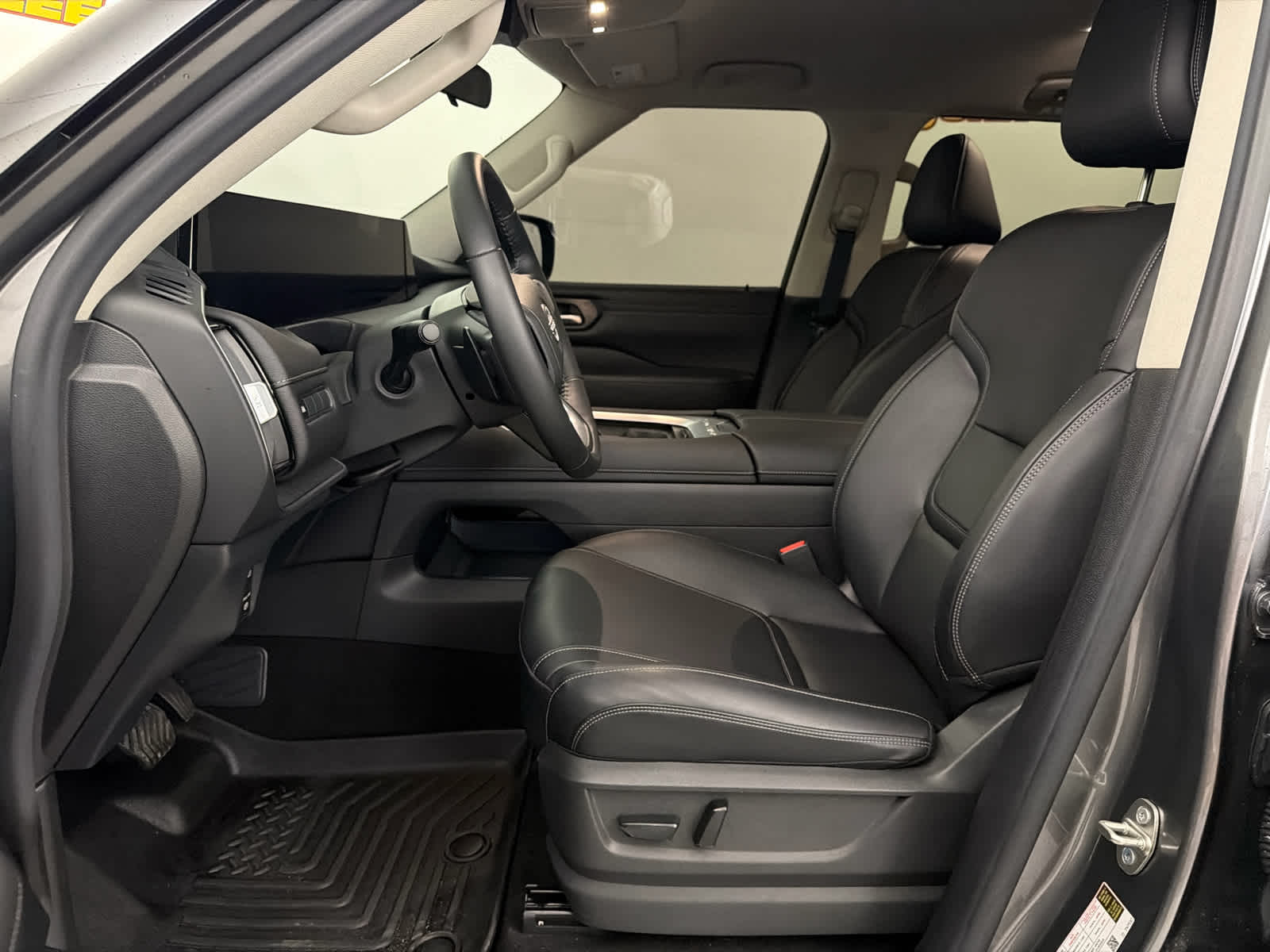 2025 Nissan Armada SV