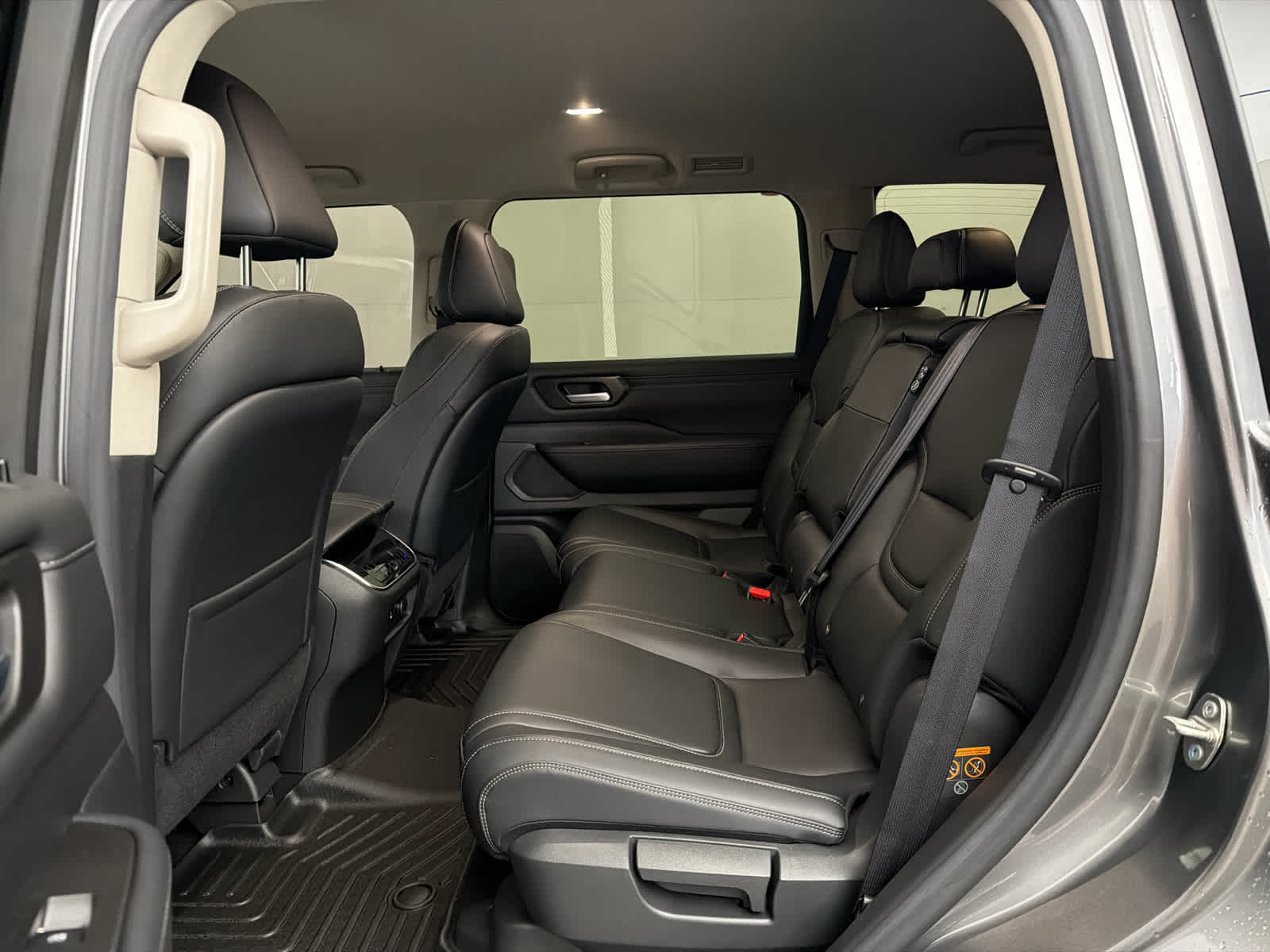 2025 Nissan Armada SV