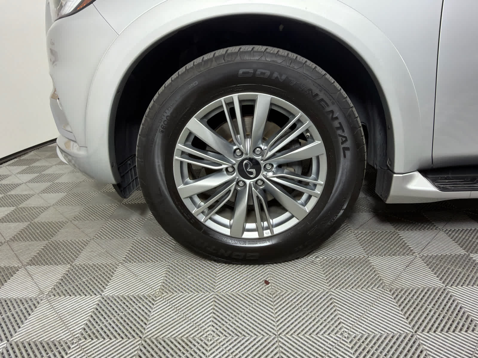 2021 INFINITI QX80 LUXE