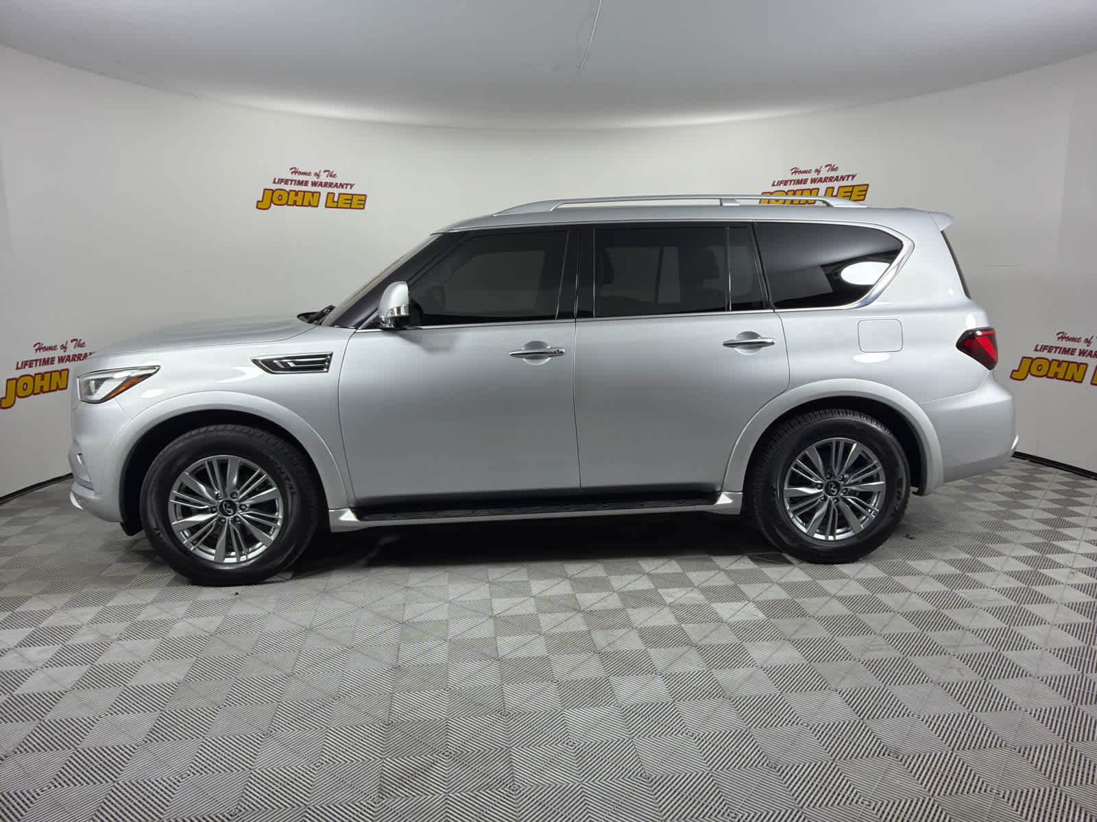 2021 INFINITI QX80 LUXE