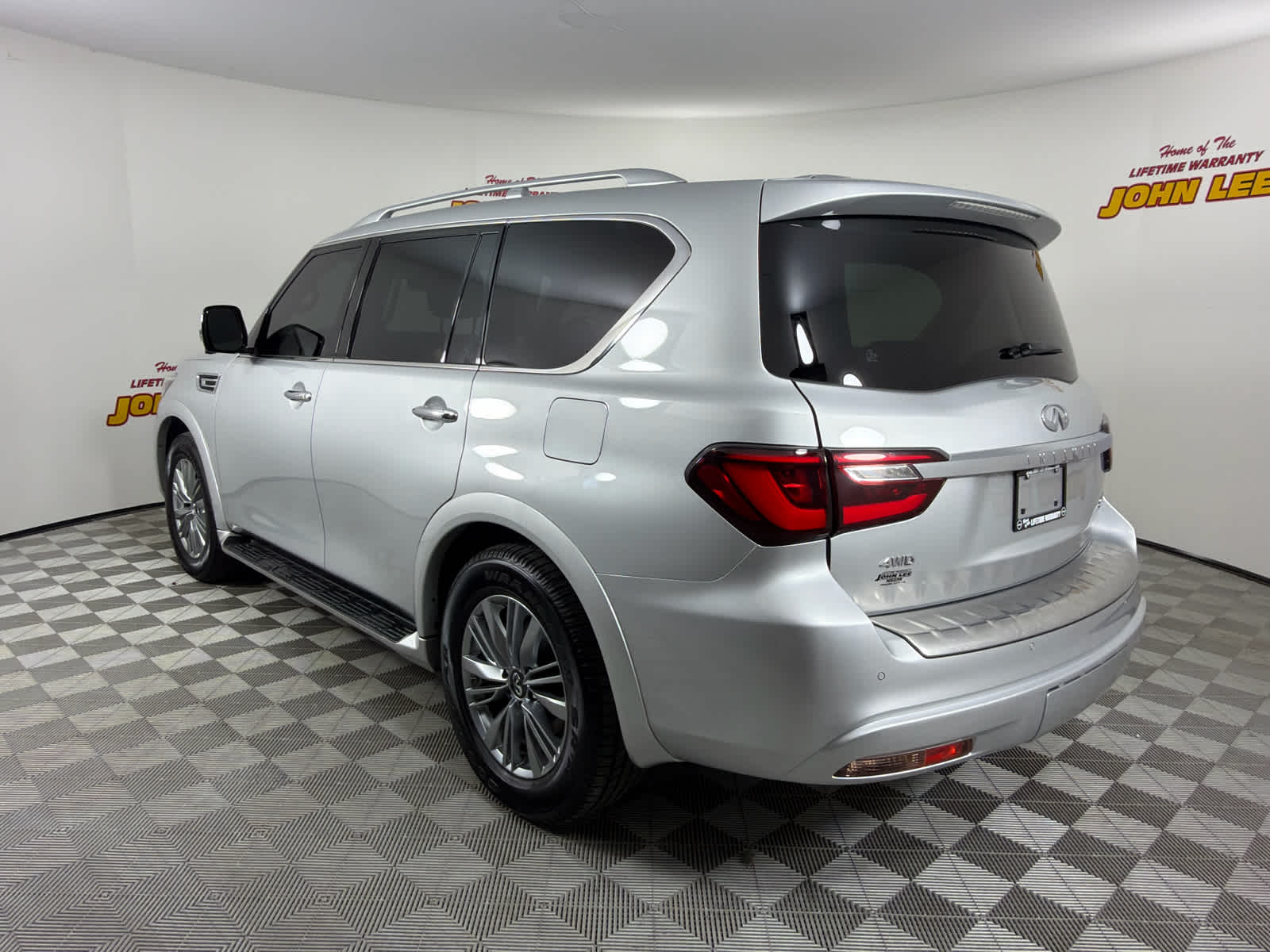 2021 INFINITI QX80 LUXE