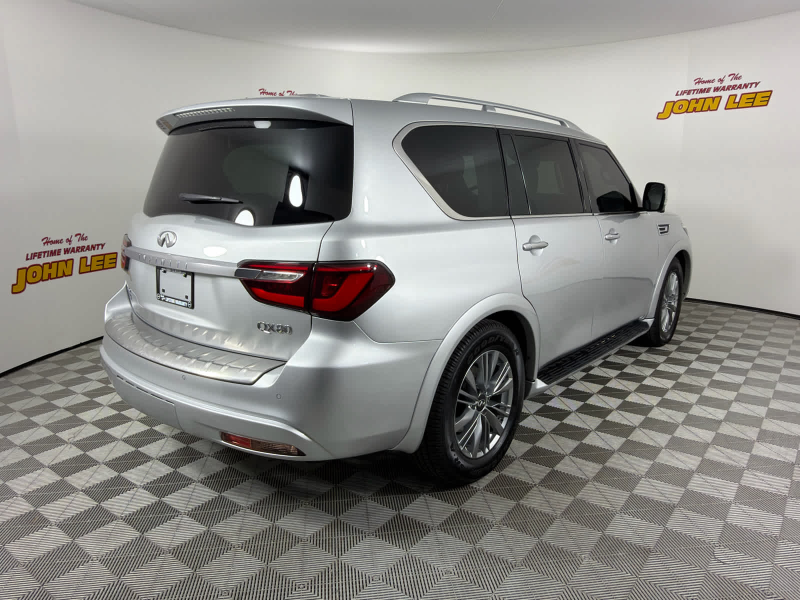 2021 INFINITI QX80 LUXE