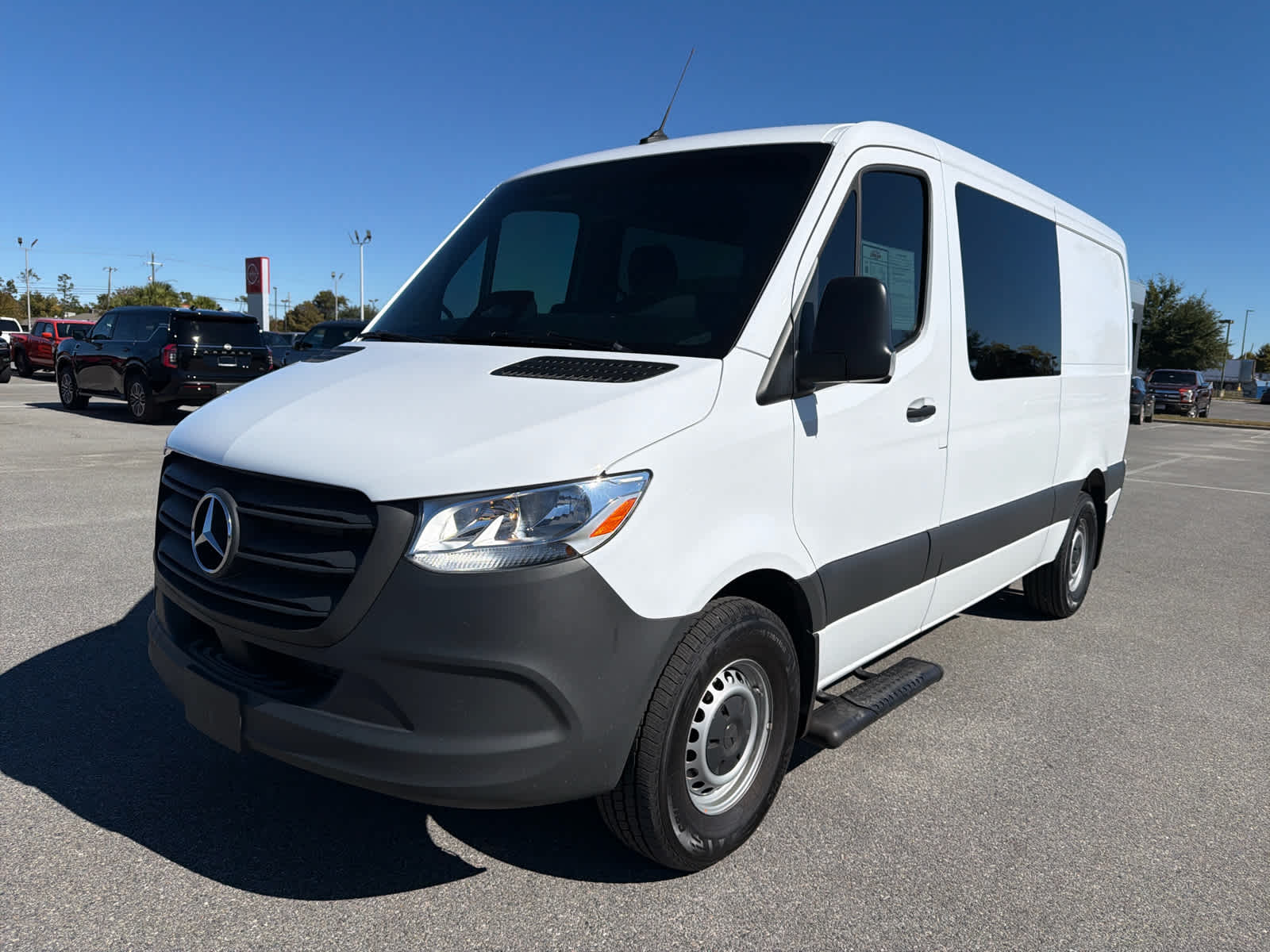 2025 Mercedes-Benz Sprinter 2500 Standard Roof I4 Diesel HO 144" RWD