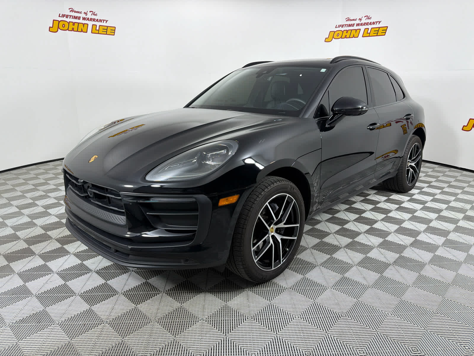 2025 Porsche Macan AWD