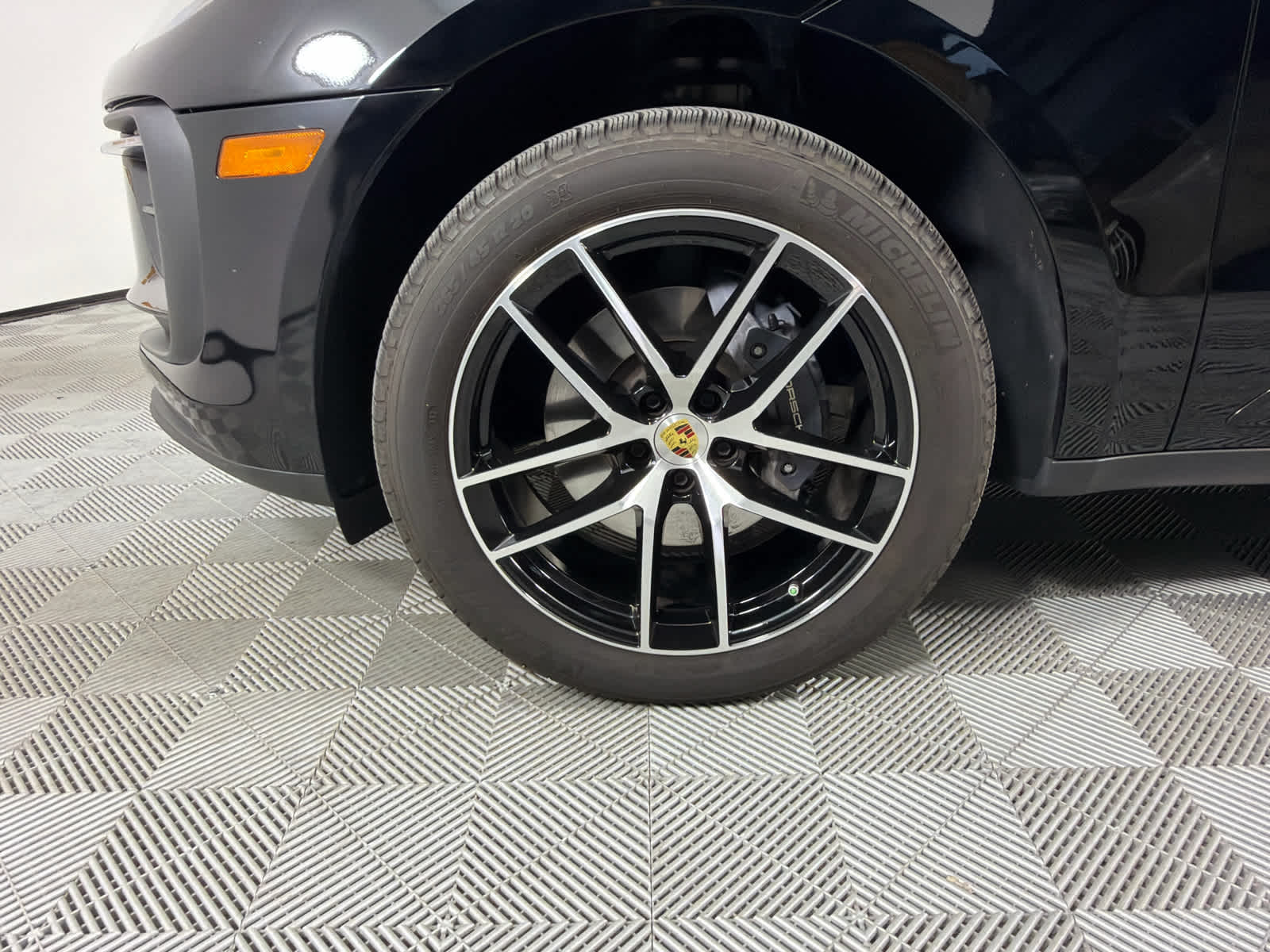 2025 Porsche Macan AWD