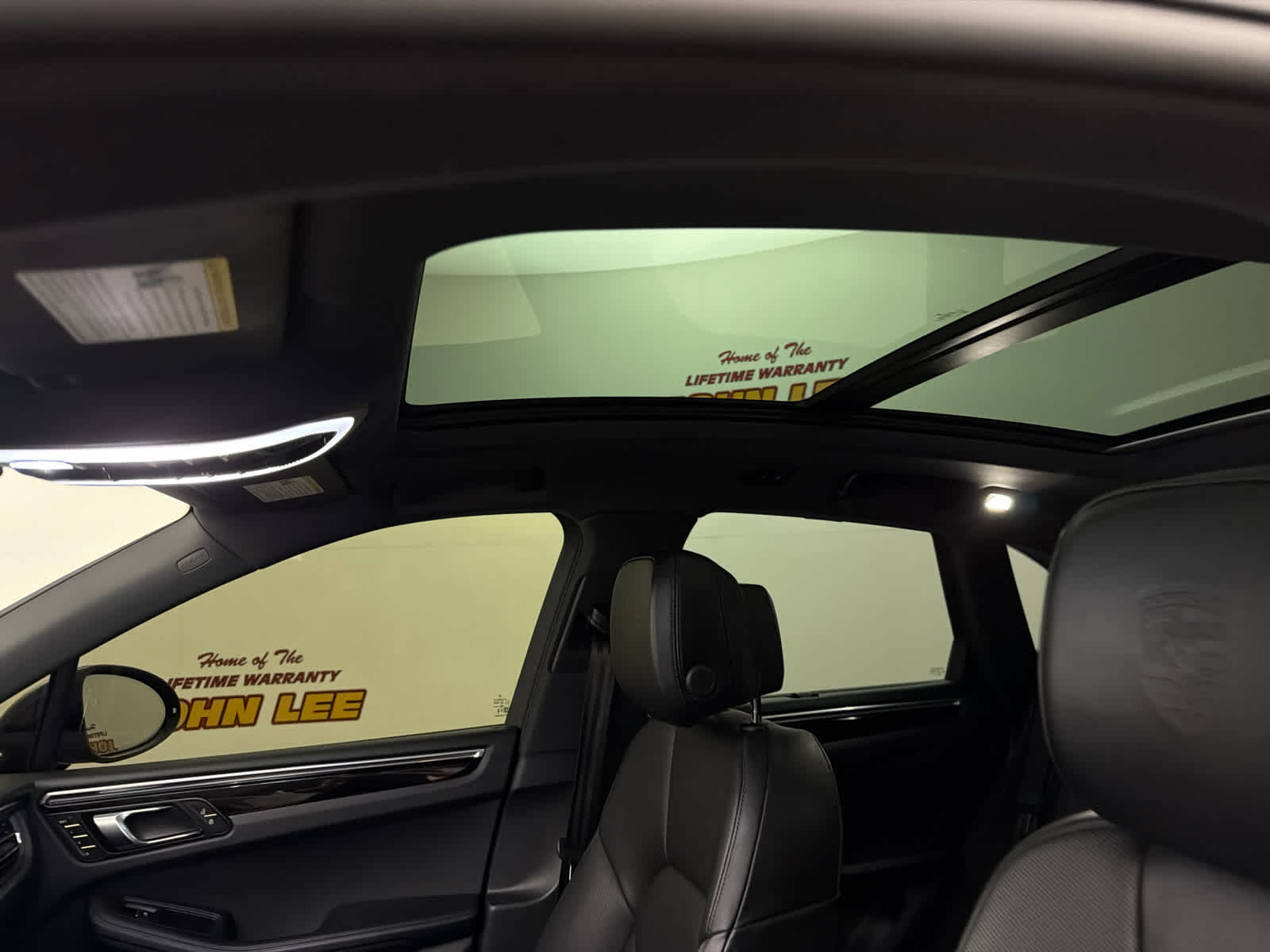2025 Porsche Macan AWD