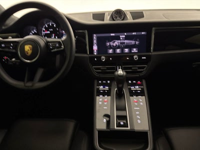 2025 Porsche Macan AWD