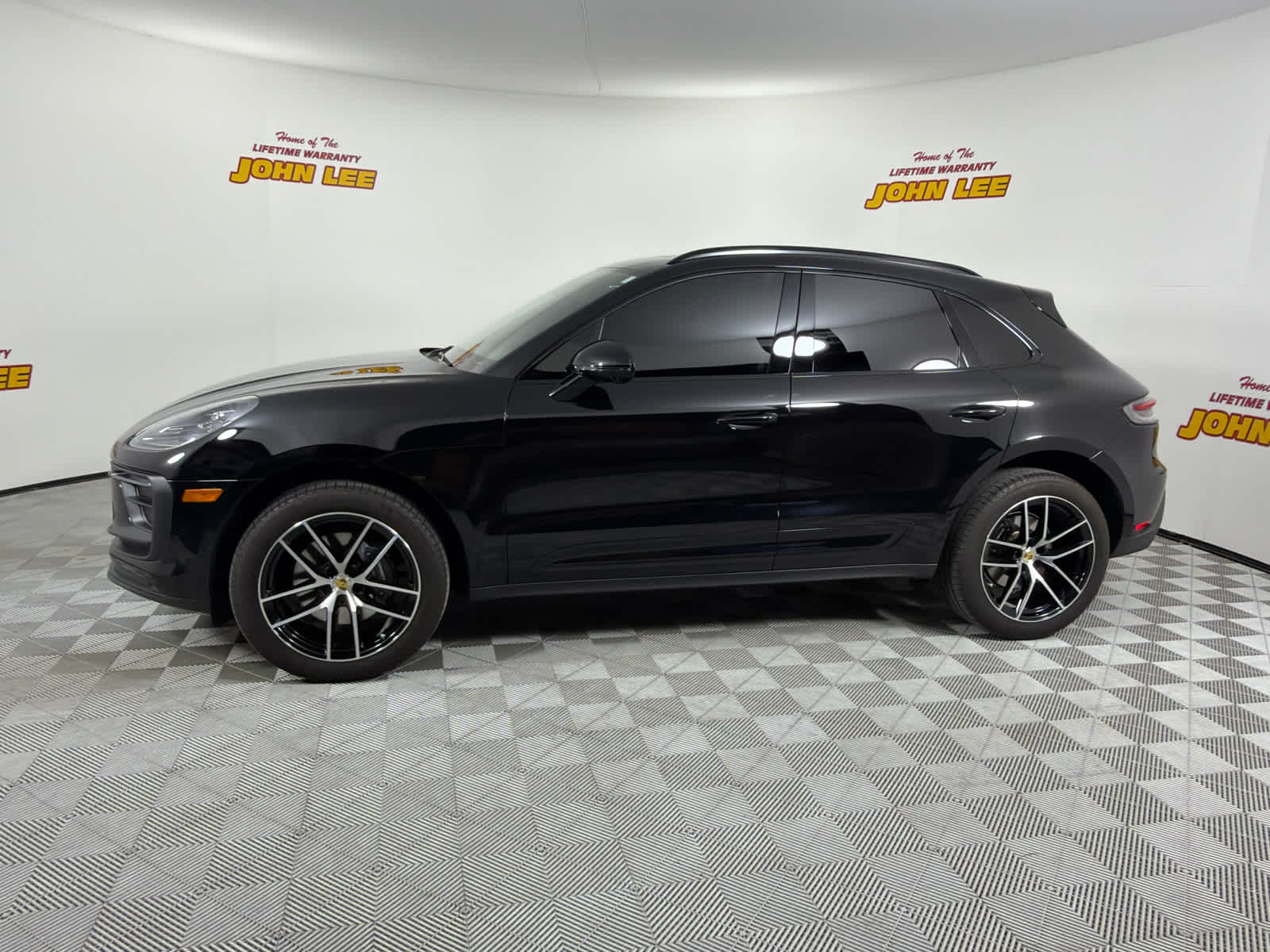 2025 Porsche Macan AWD