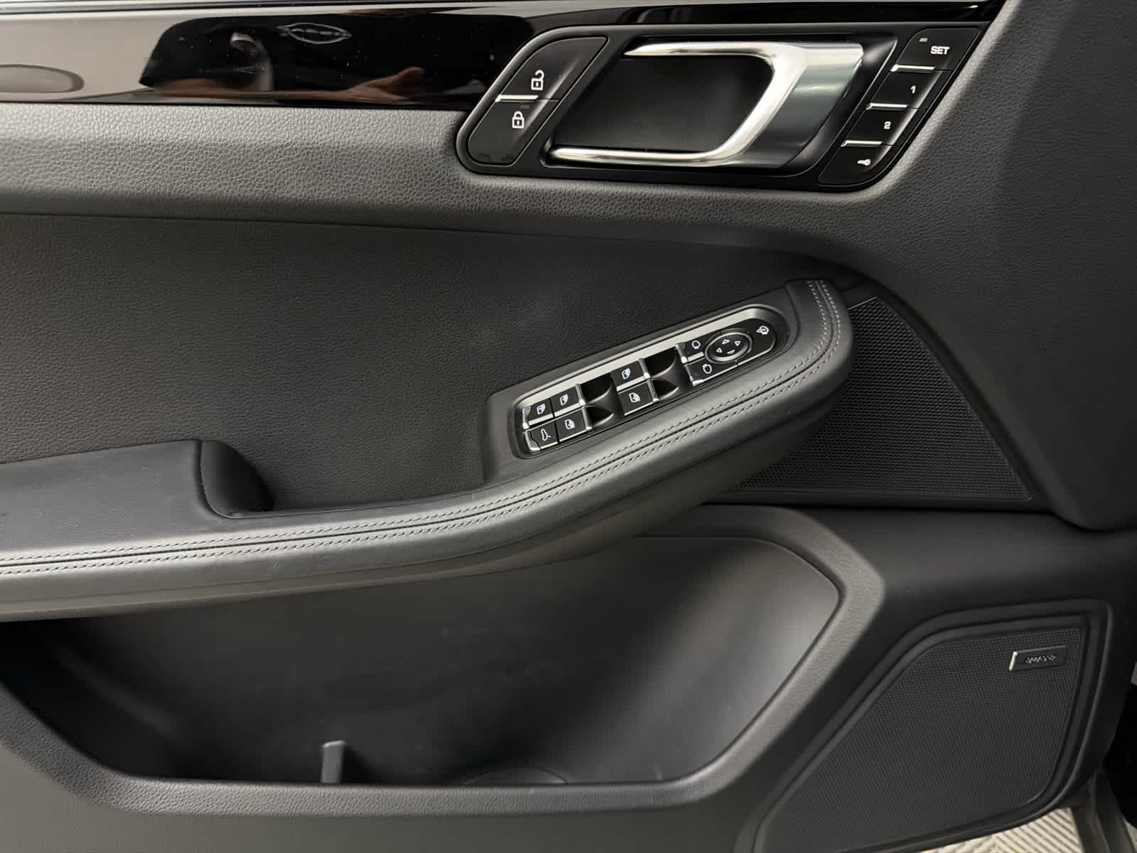 2025 Porsche Macan AWD