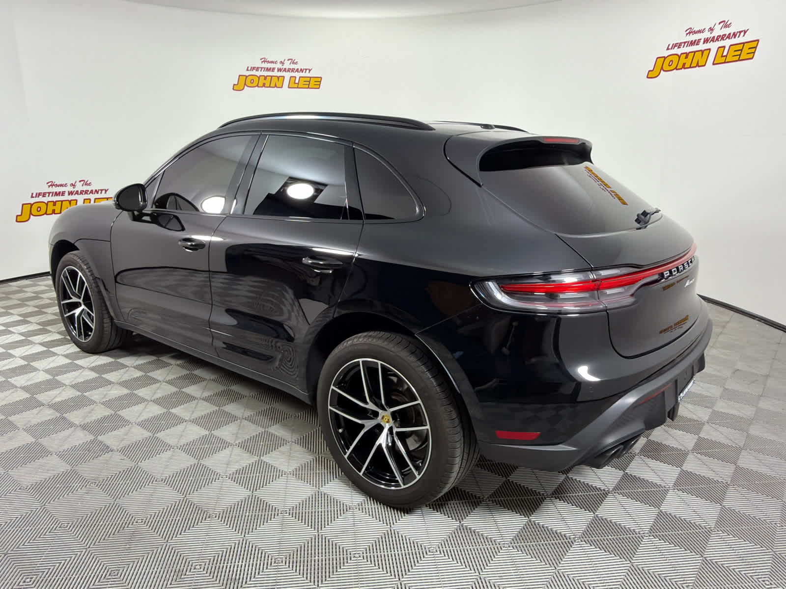 2025 Porsche Macan AWD