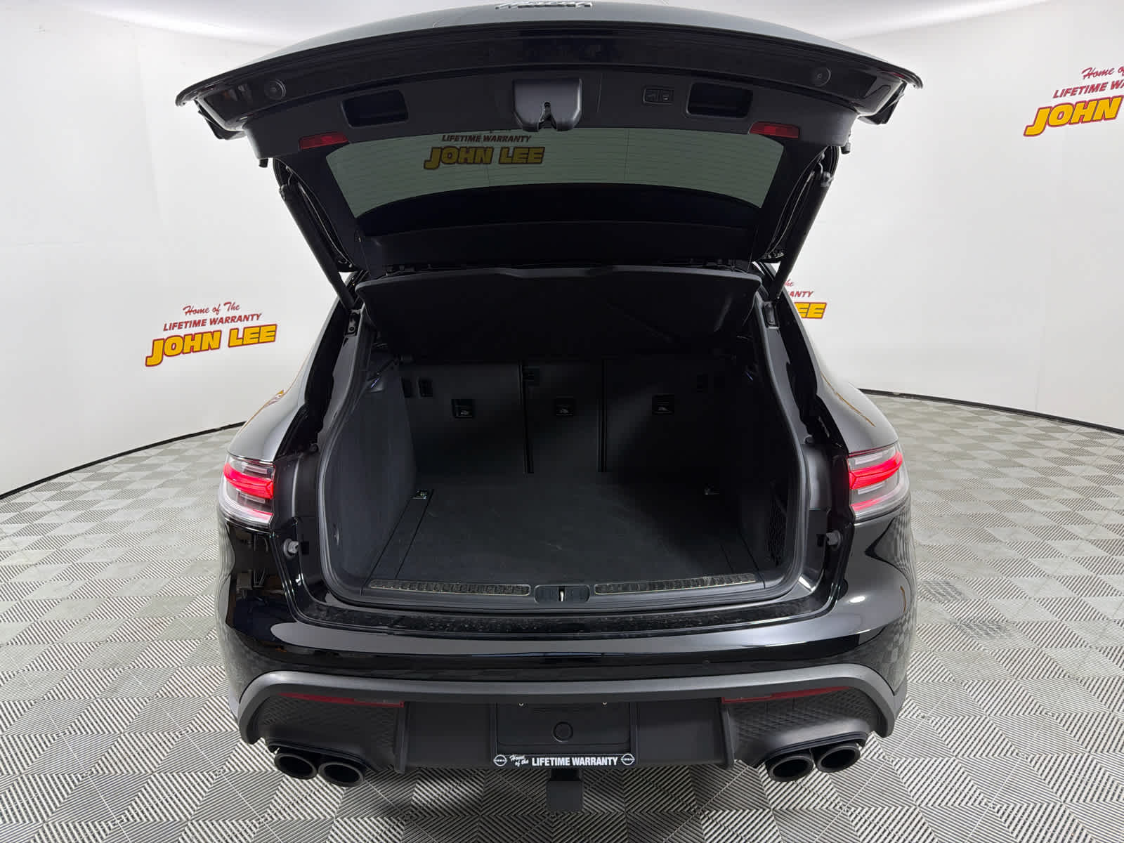 2025 Porsche Macan AWD