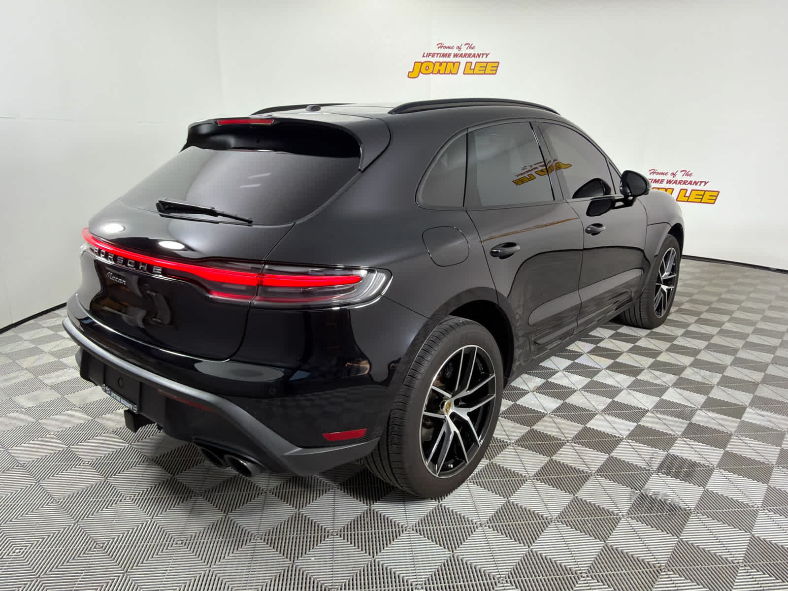 2025 Porsche Macan AWD