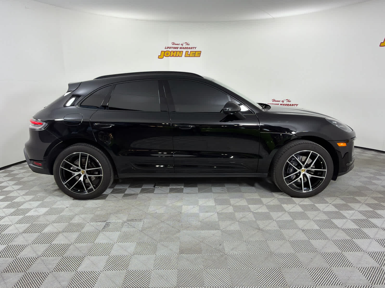 2025 Porsche Macan AWD