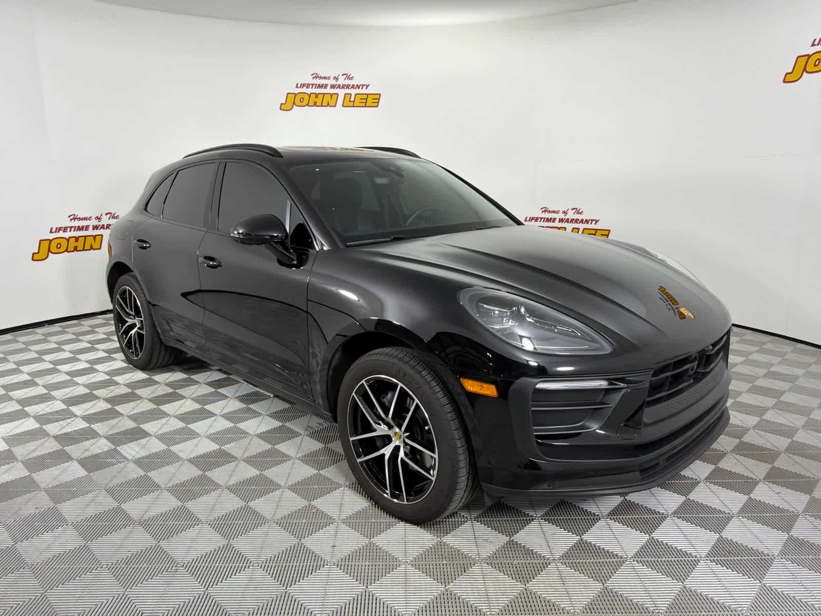 2025 Porsche Macan AWD