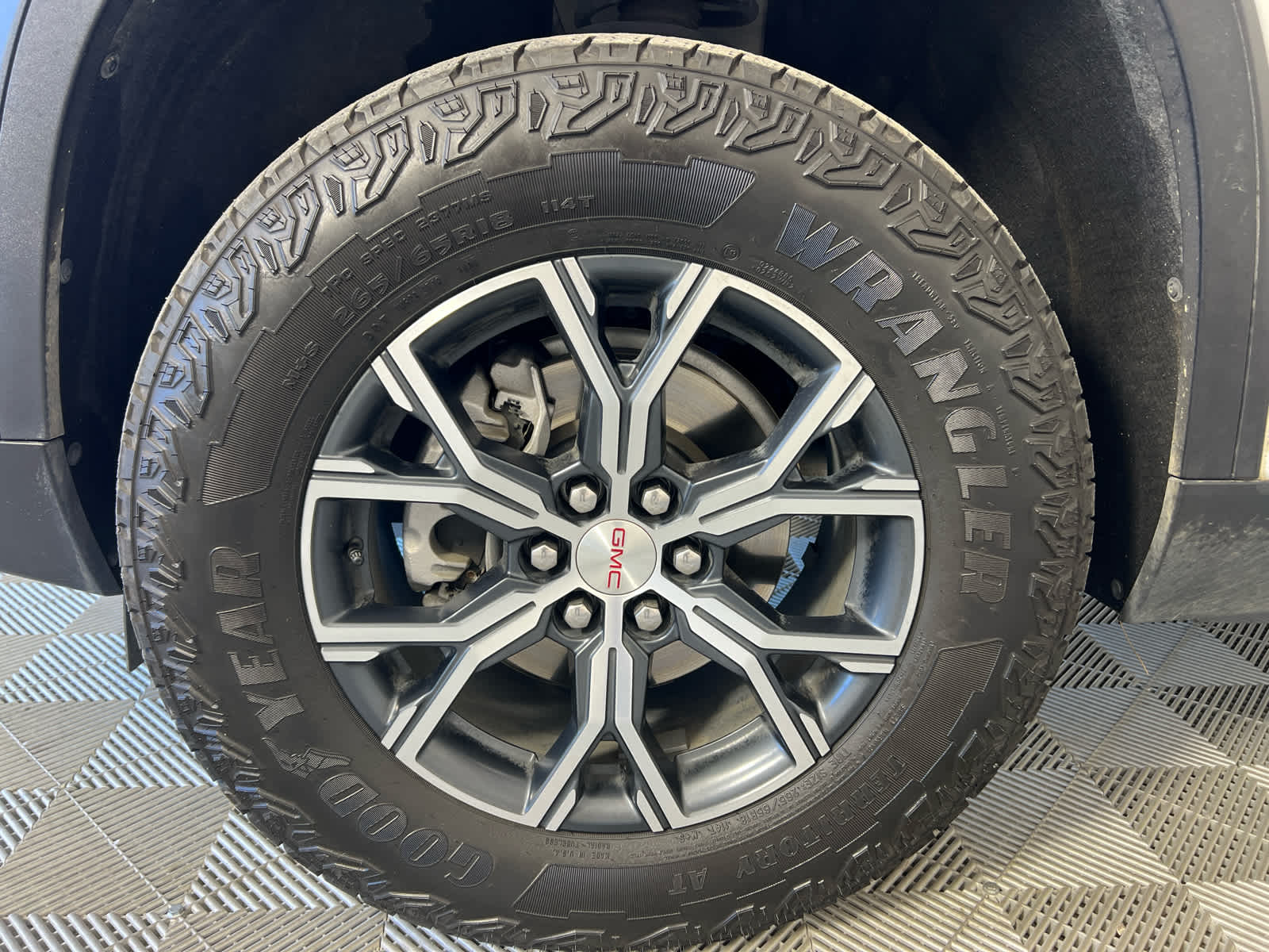 2024 GMC Acadia AWD AT4