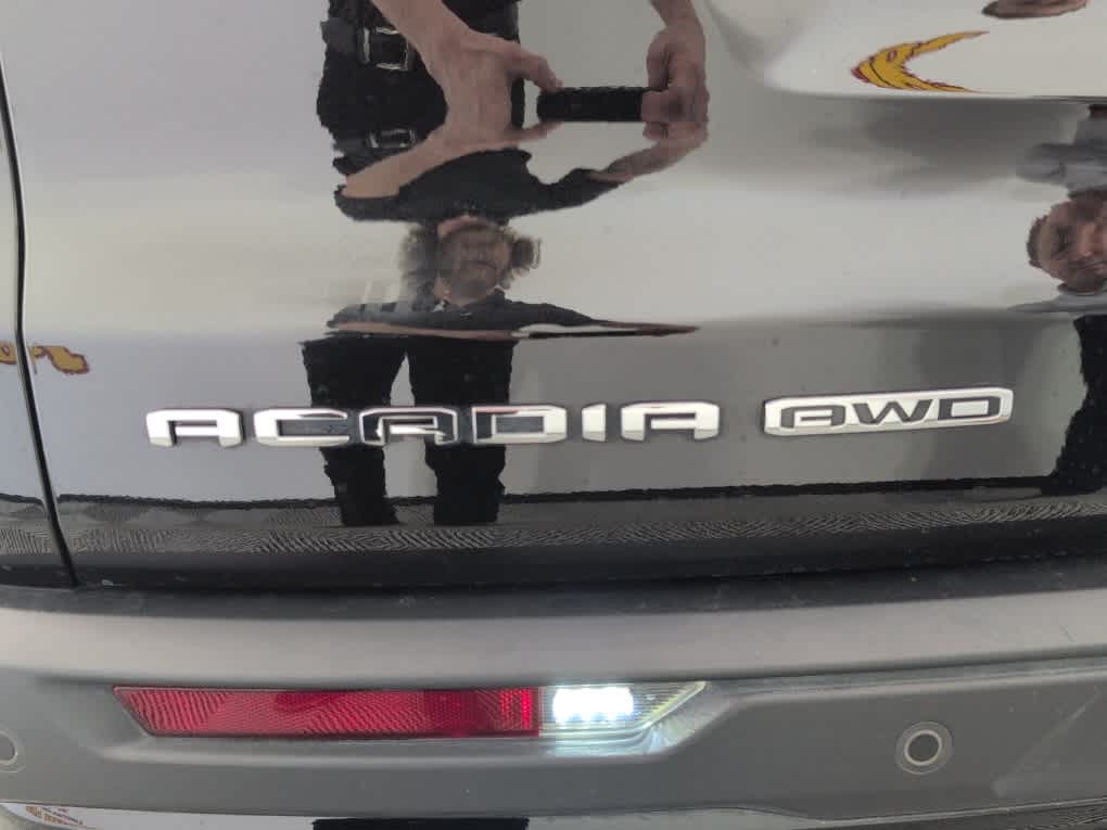 2025 GMC Acadia AWD AT4