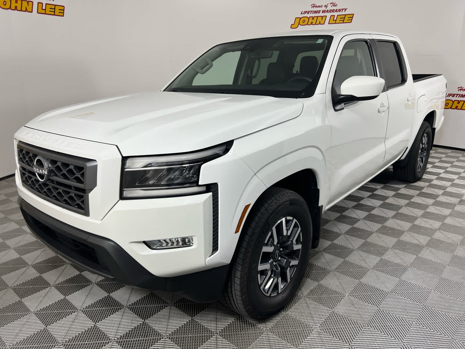 2024 Nissan Frontier SL