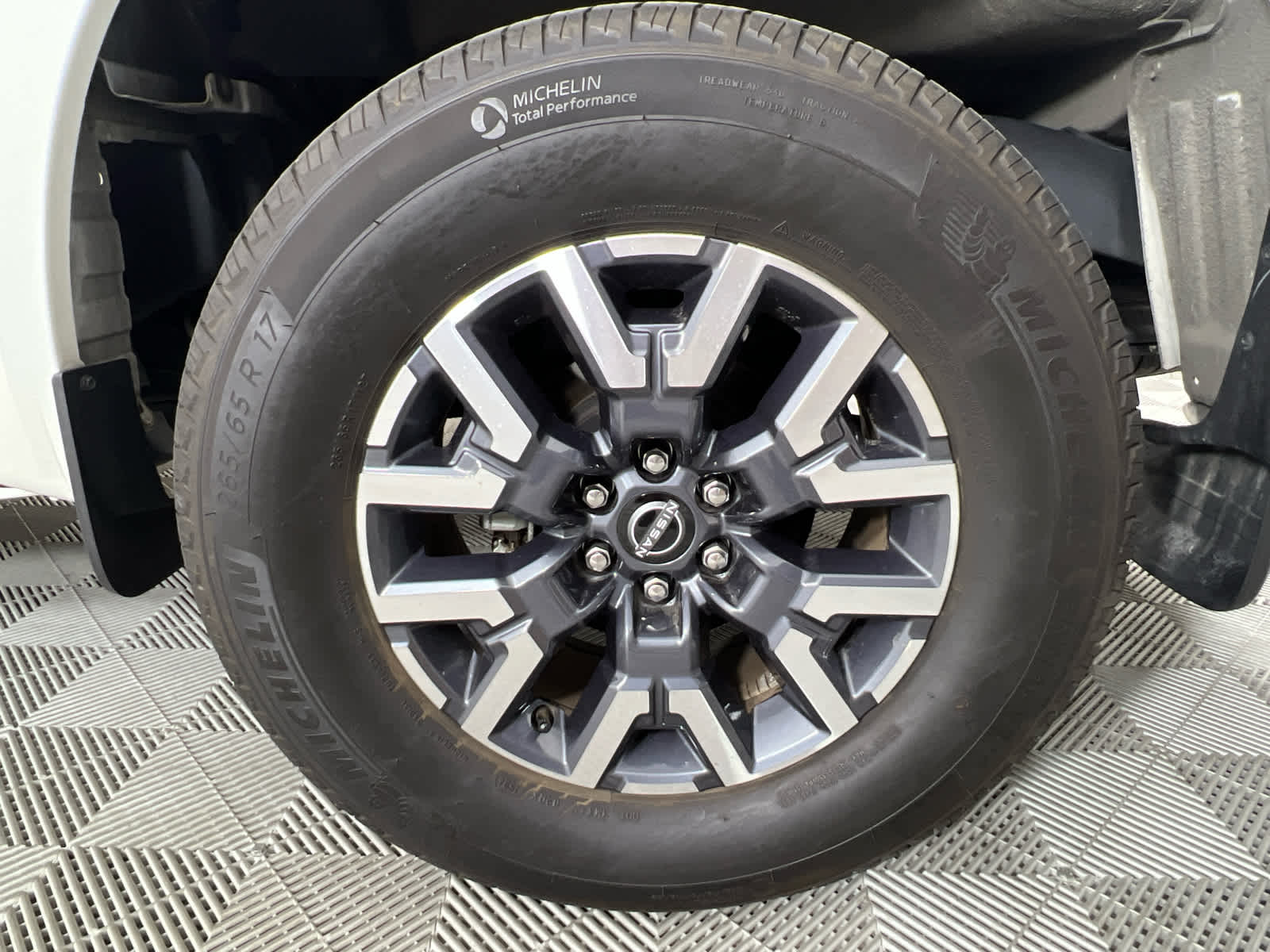 2024 Nissan Frontier SL