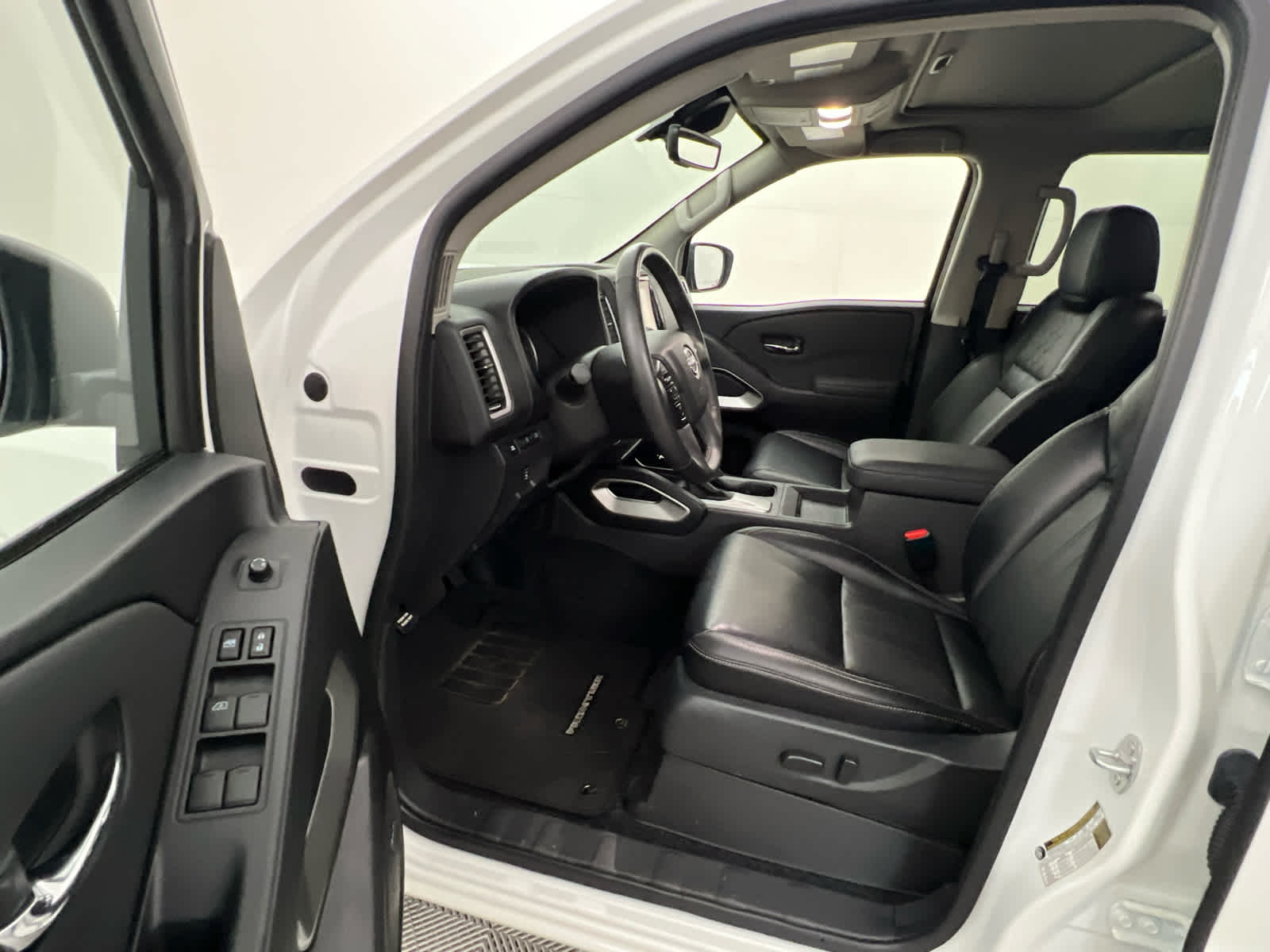 2024 Nissan Frontier SL