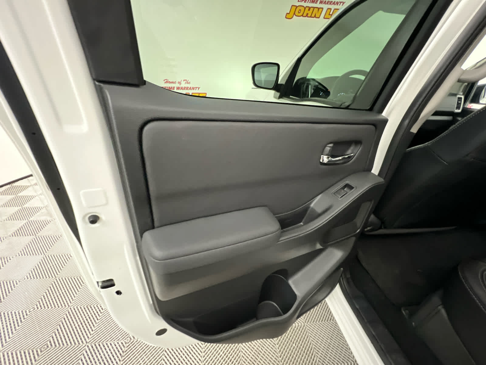 2024 Nissan Frontier SL