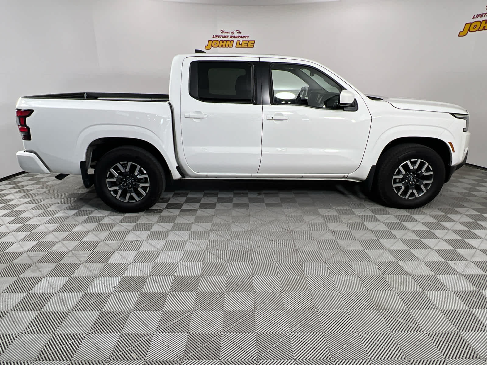 2024 Nissan Frontier SL
