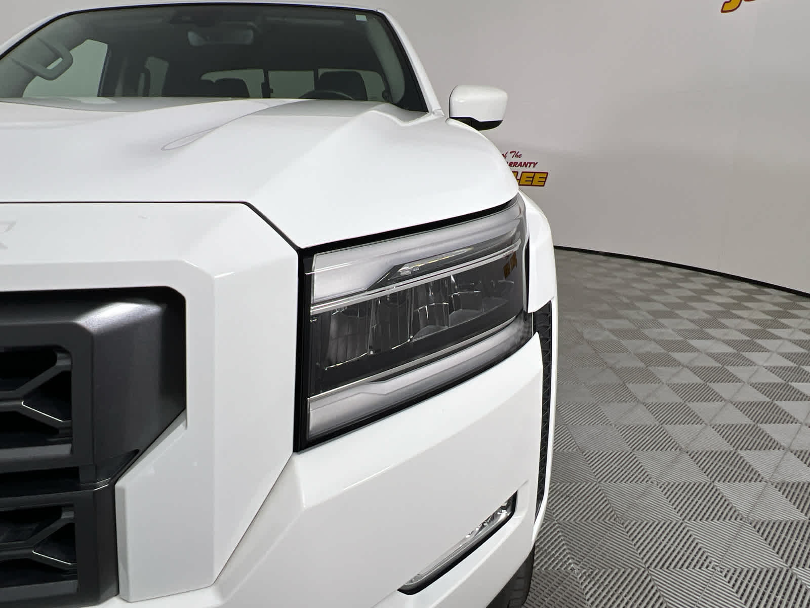 2024 Nissan Frontier SL