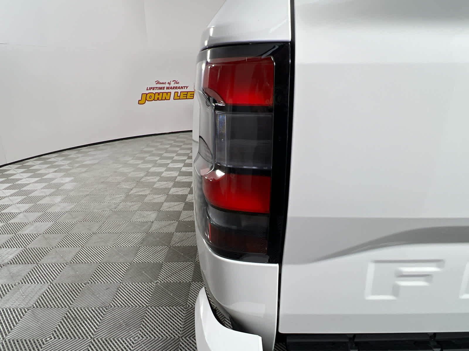 2024 Nissan Frontier SL
