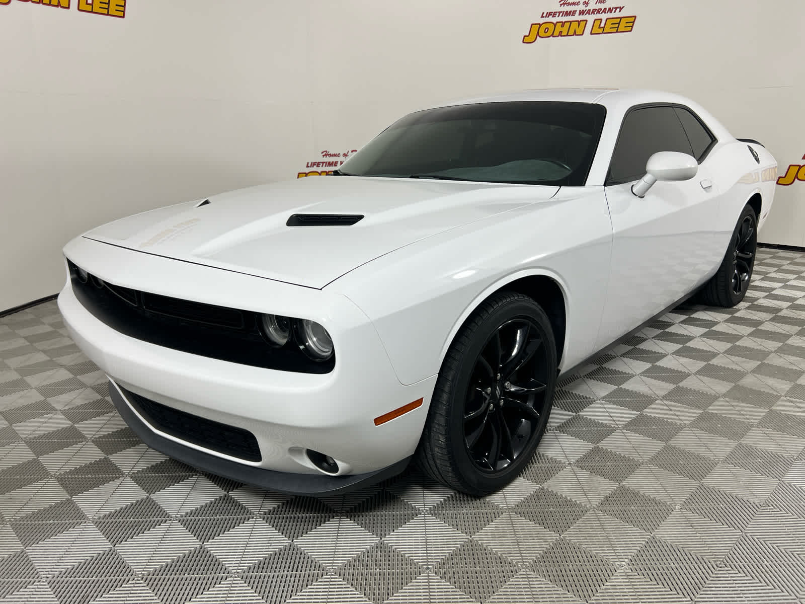 2018 Dodge Challenger SXT's photo