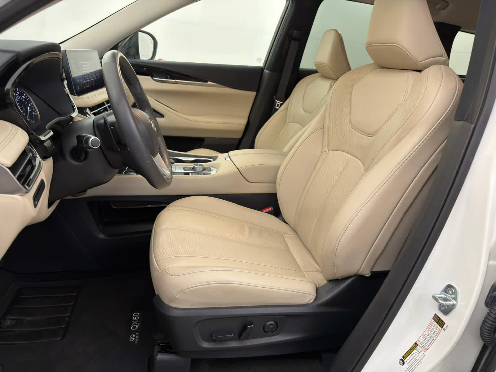 2023 INFINITI QX60 PURE