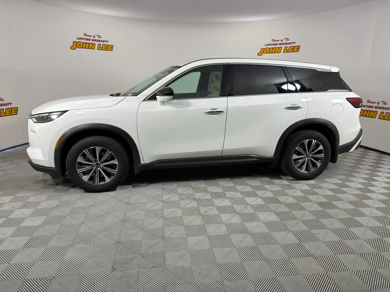 2023 INFINITI QX60 PURE