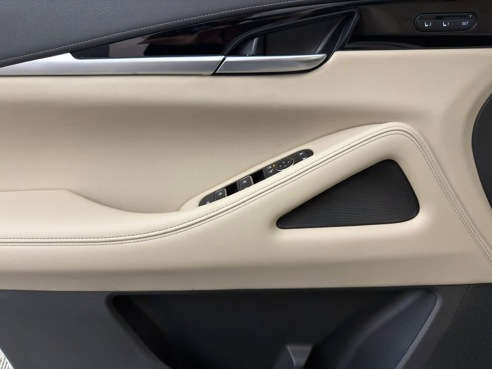 2023 INFINITI QX60 PURE