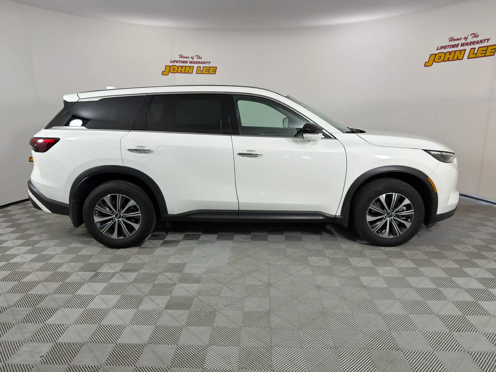2023 INFINITI QX60 PURE