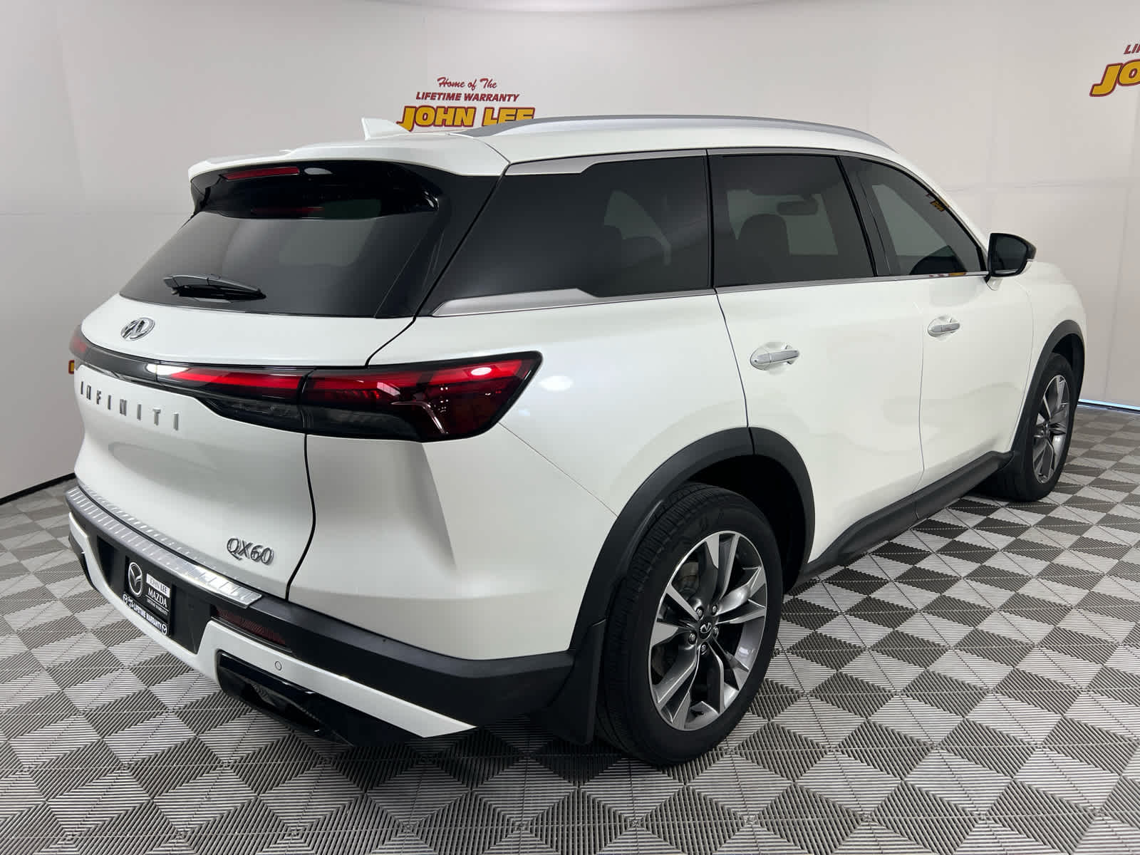 2023 INFINITI QX60 LUXE