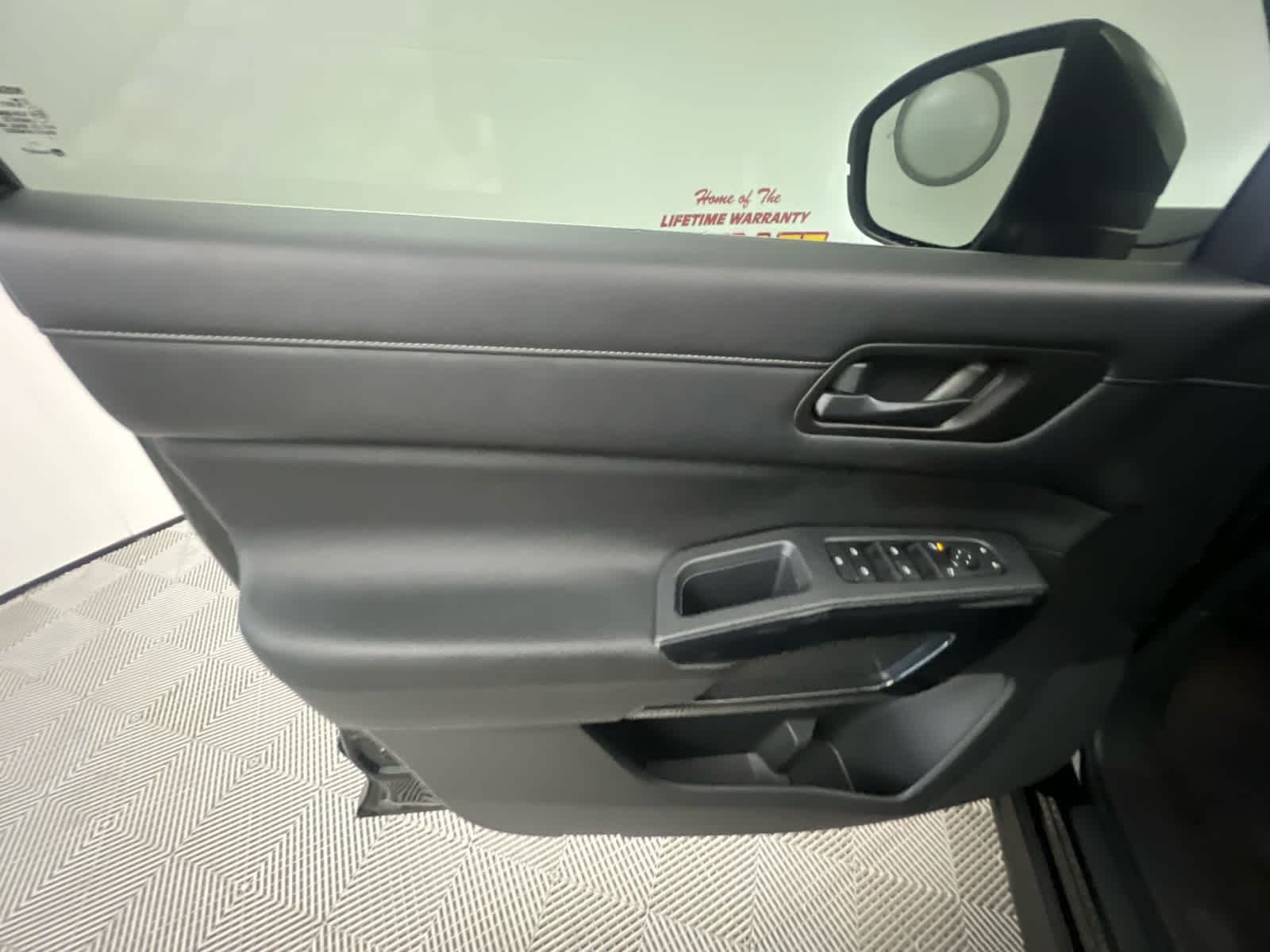 2023 Nissan Pathfinder SV