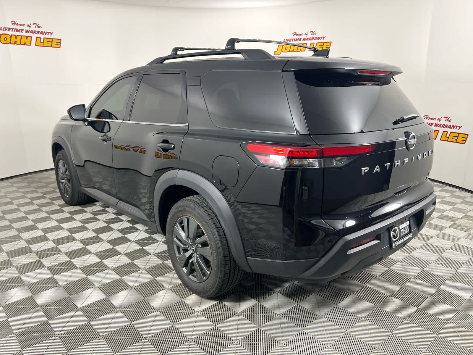 2023 Nissan Pathfinder SV