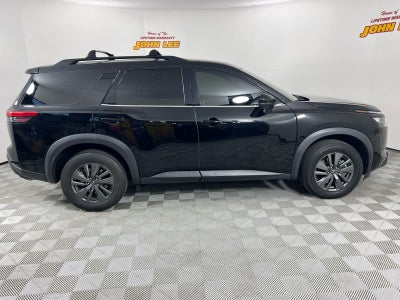 2023 Nissan Pathfinder SV