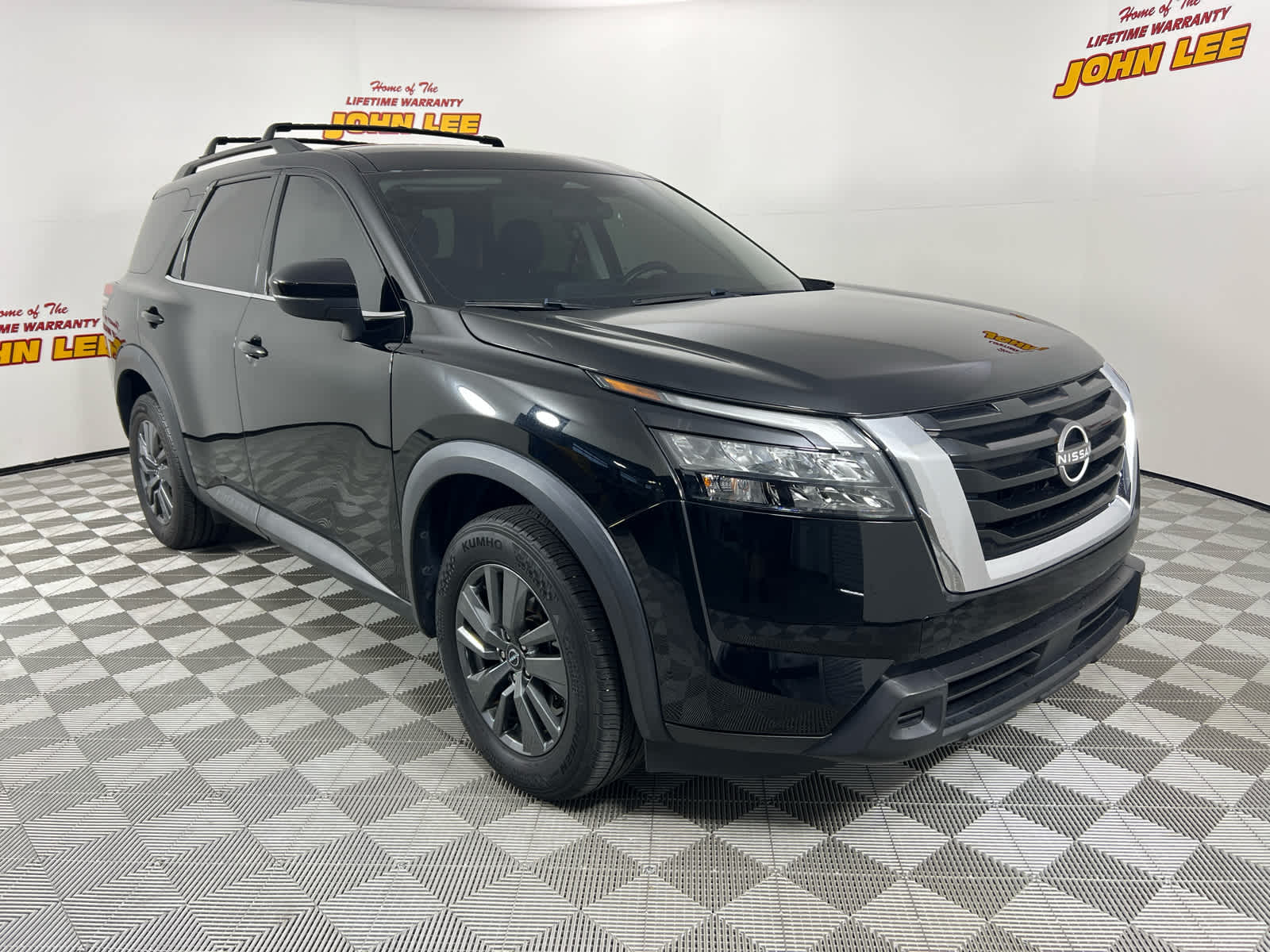 2023 Nissan Pathfinder SV