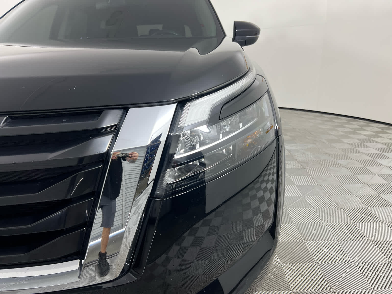 2023 Nissan Pathfinder SV