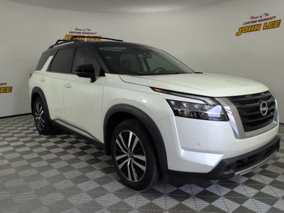 2023 Nissan Pathfinder Platinum