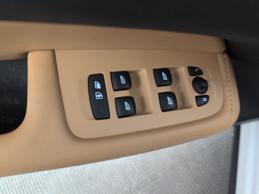 2022 Volvo XC60 Recharge Plug-In Hybrid Inscription